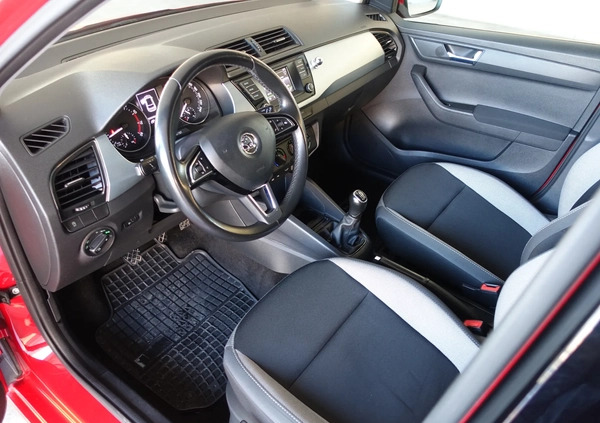 Skoda Fabia cena 32900 przebieg: 150000, rok produkcji 2018 z Goniądz małe 326